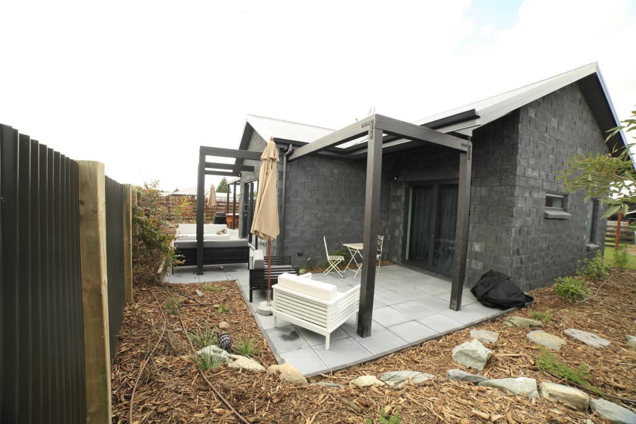 Black Stilt Retreat, Stunning Luxury Property Twizel Exterior photo